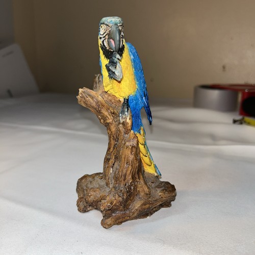 Resin blue and yellow - yellow, macaw